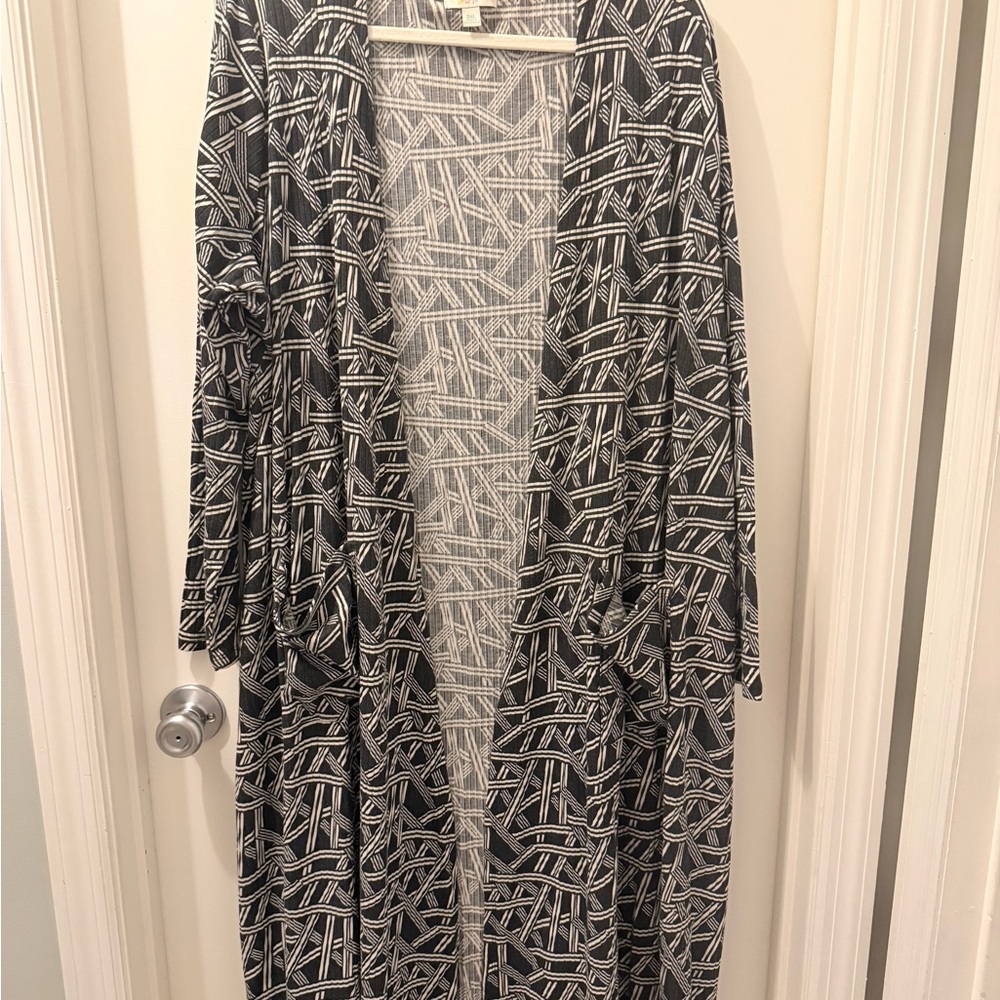 LuLaRoe Black and White Geometric Kimono